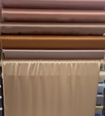 Μετάξι απομίμησης 95% Πολυεστέρας 5% Spandex Σατέν Πολυεστέρας 120gsm Ύφασμα για αθλητικά ρούχα και κοκτέιλ φορέματα