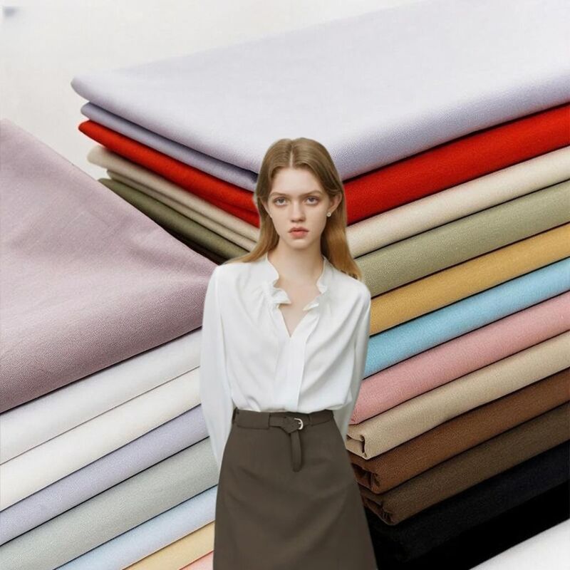 Αυτό το 100% Polyester Poplin είναι κατασκευασμένο από νήματα 75D × 75D σε 110 GSM και υφίσταται σε κατασκευή υψηλής πυκνότητας